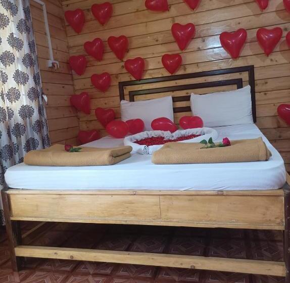 منتجع Happy Shack Beach And Wooden Huts