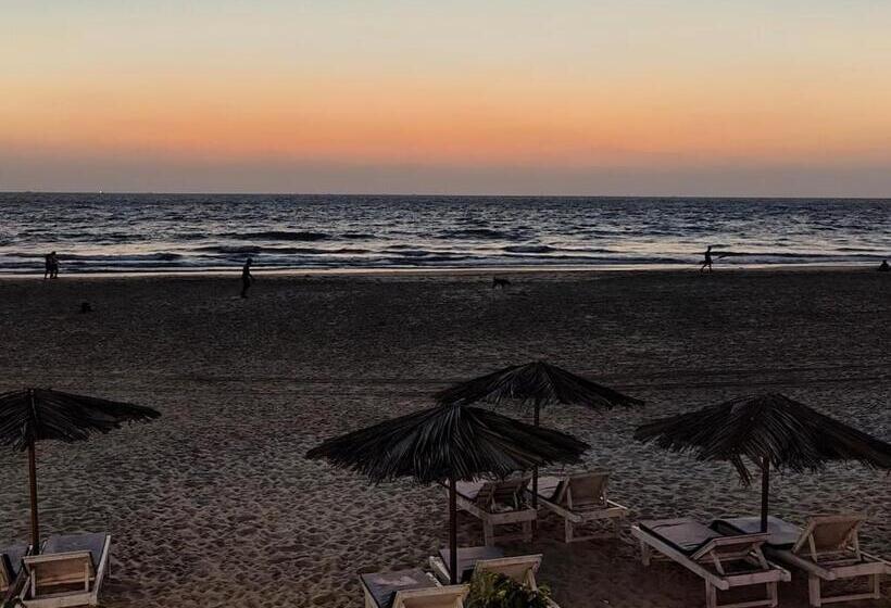 منتجع Happy Shack Beach And Wooden Huts