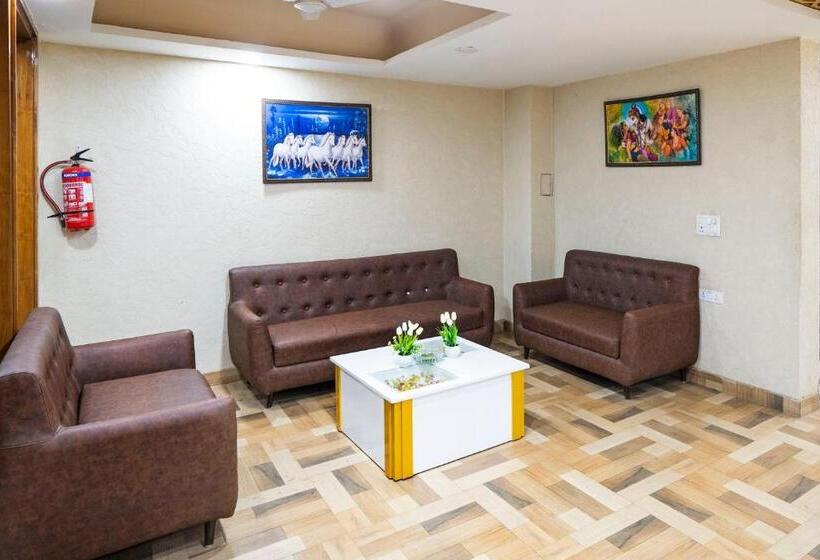 Collection O 93220 Hotel The Signature Inn