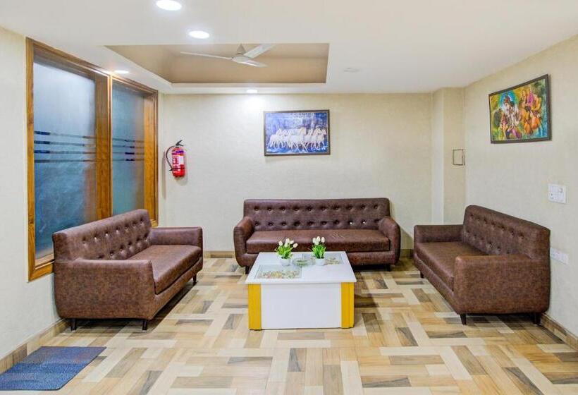 Collection O 93220 Hotel The Signature Inn