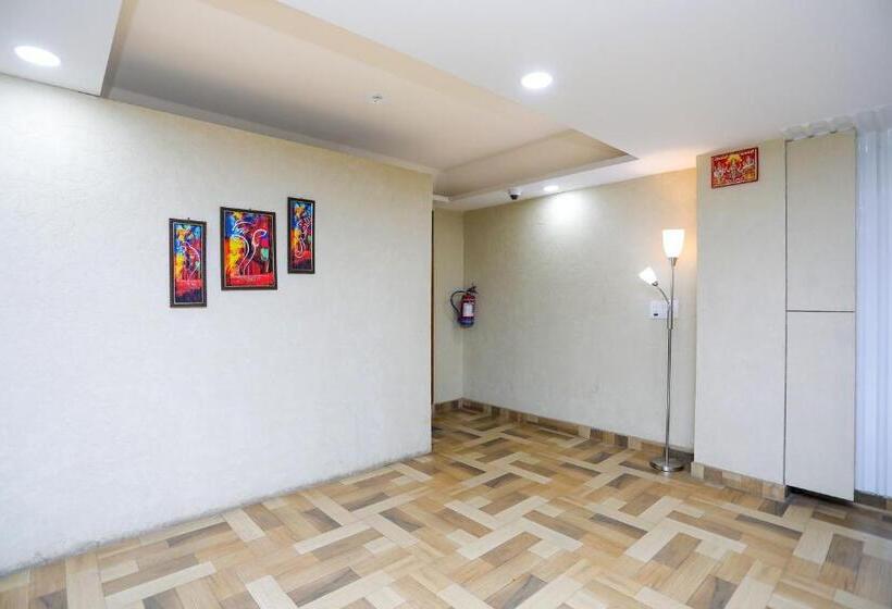 Collection O 93220 Hotel The Signature Inn