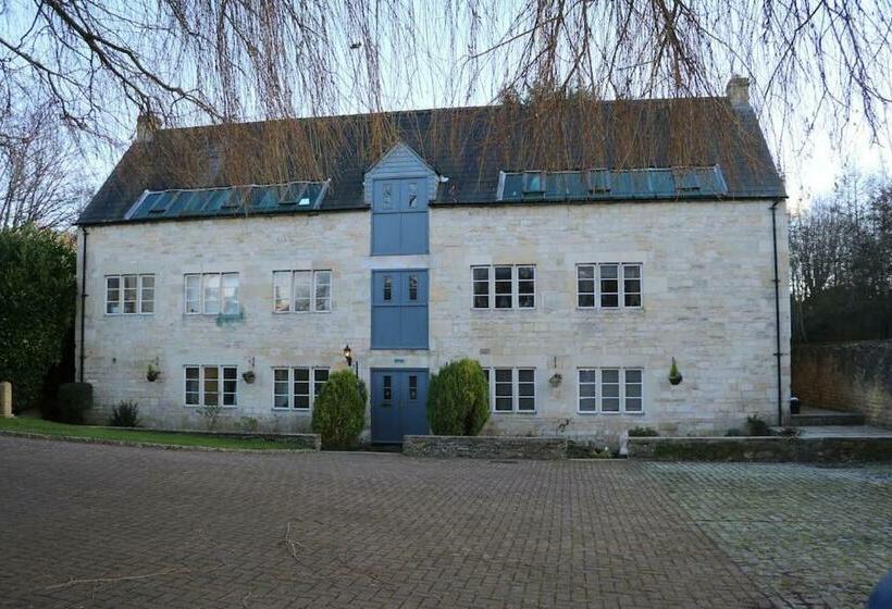 Flat 2   The Old Mill   Bowbridge Lock   Stroud