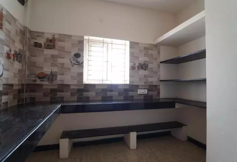 هتل Honey Residency Airport Codissia Stay