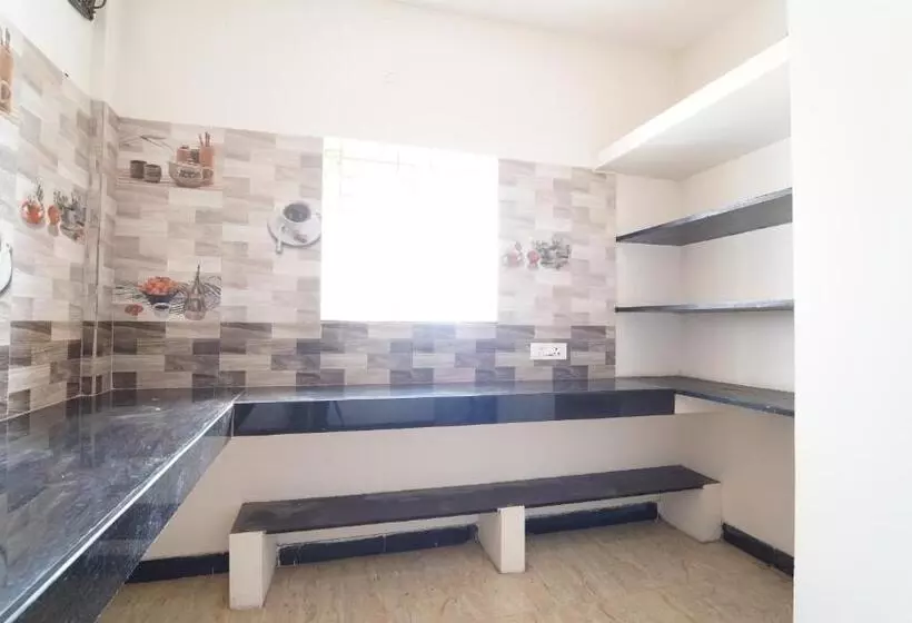 هتل Honey Residency Airport Codissia Stay
