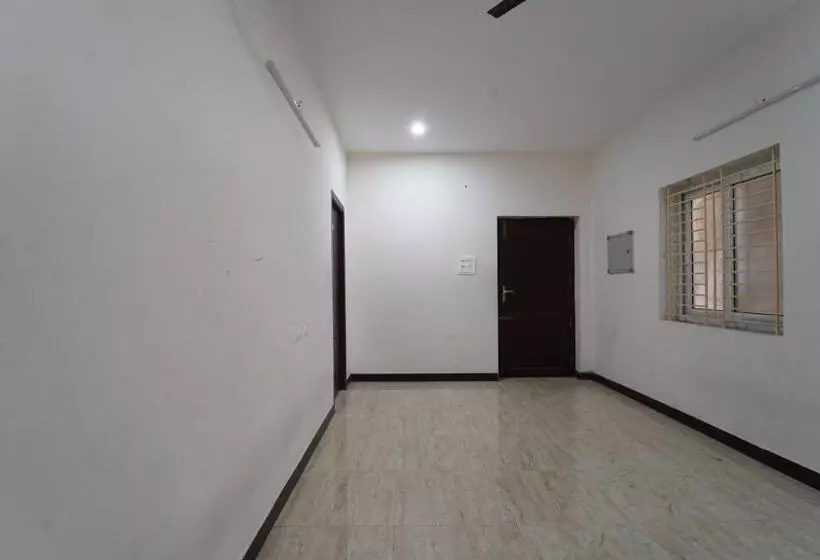 هتل Honey Residency Airport Codissia Stay