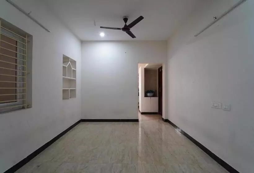 هتل Honey Residency Airport Codissia Stay