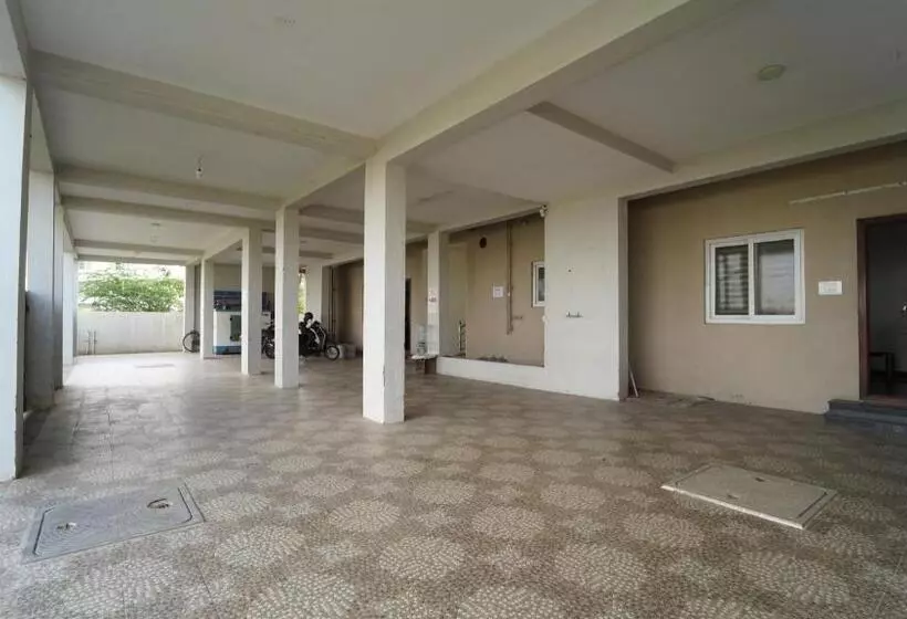 هتل Honey Residency Airport Codissia Stay