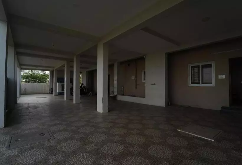 هتل Honey Residency Airport Codissia Stay