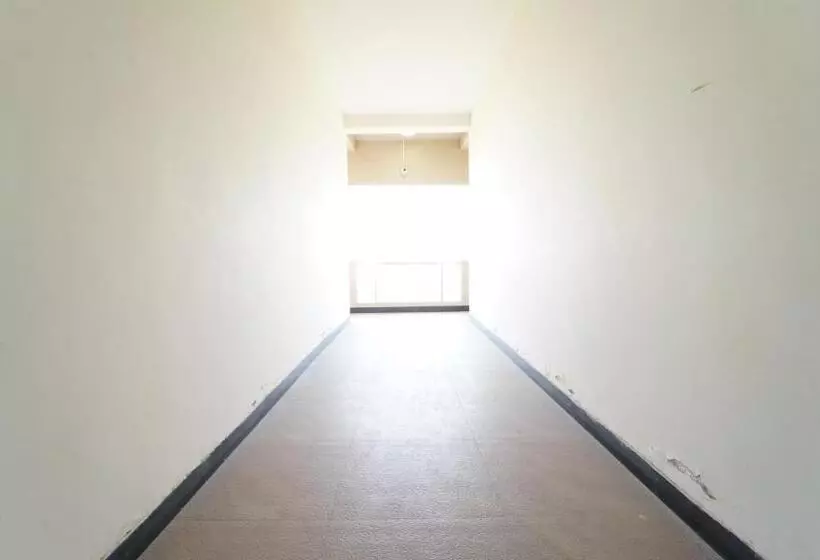 هتل Honey Residency Airport Codissia Stay