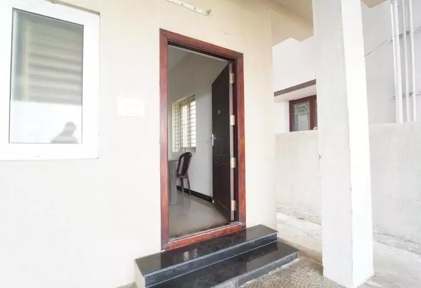 هتل Honey Residency Airport Codissia Stay