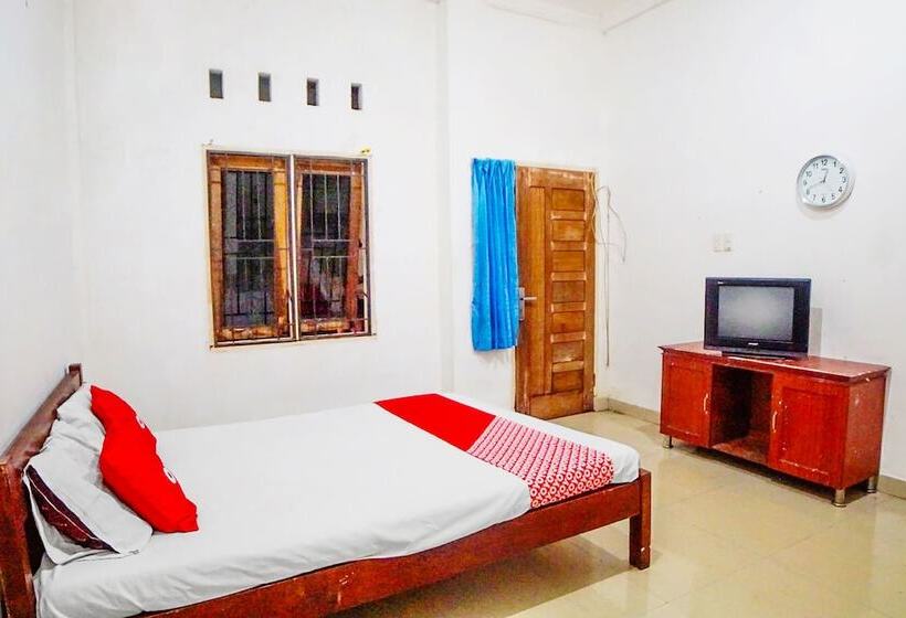 בית מלון כפרי Oyo 91647 Sanina Residence