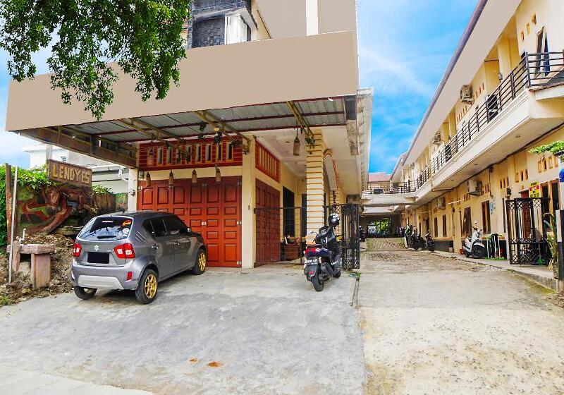 בית מלון כפרי Oyo 91647 Sanina Residence