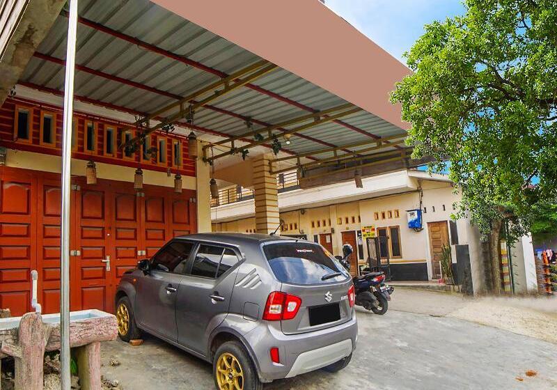 בית מלון כפרי Oyo 91647 Sanina Residence