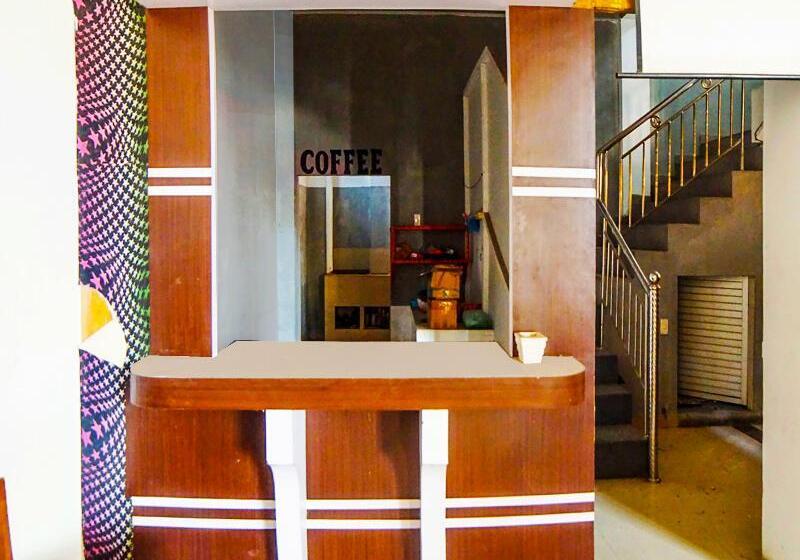 בית מלון כפרי Oyo 91647 Sanina Residence