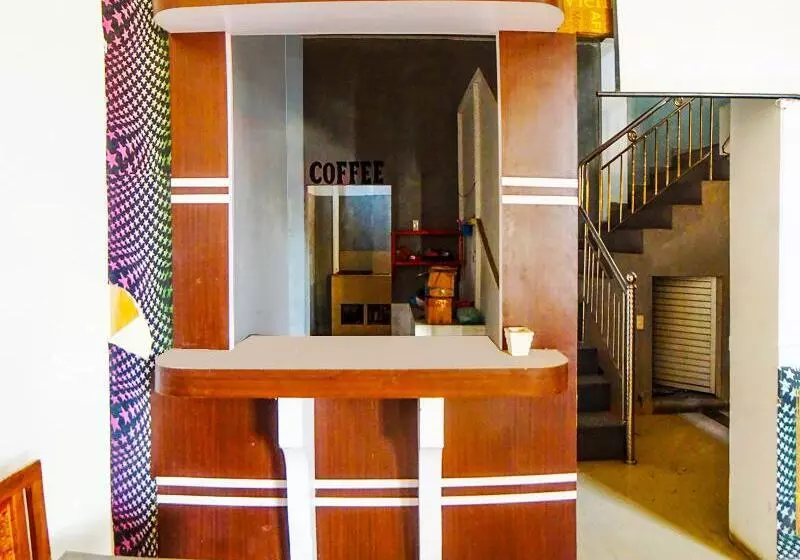 ホテル Oyo 91647 Sanina Residence