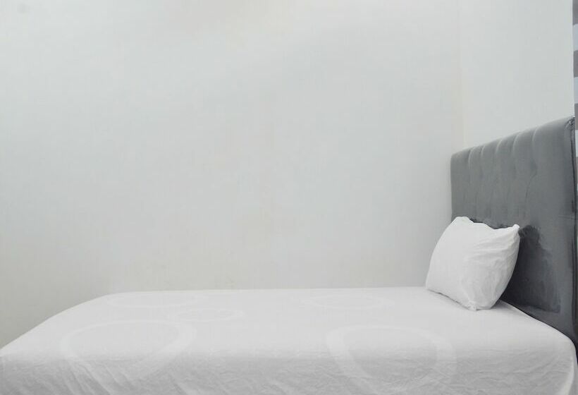 Hotel Spot On 91616 Kharisma Guest House