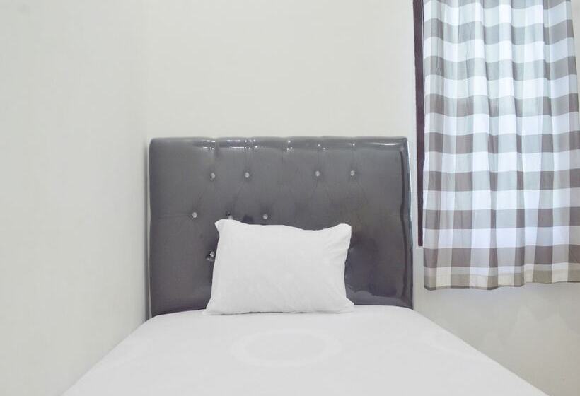 Hotel Spot On 91616 Kharisma Guest House