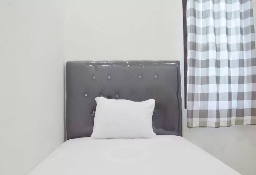 Hotelli Spot On 91616 Kharisma Guest House