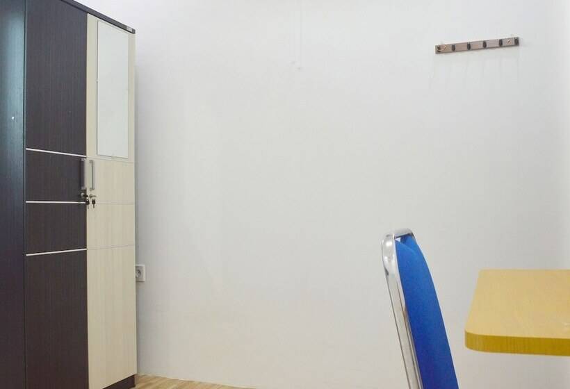 Hotel Spot On 91616 Kharisma Guest House