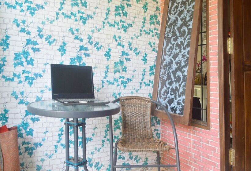 Hotel Spot On 91616 Kharisma Guest House