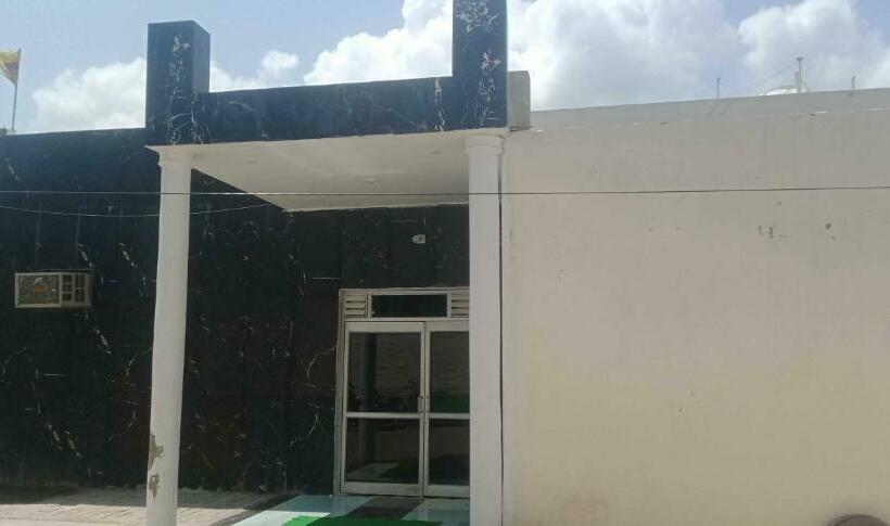 בית מלון כפרי Spot On 93281 Golden City And Restaurants