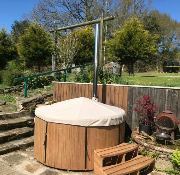 4 Gite Complex With Private Fishing Lake