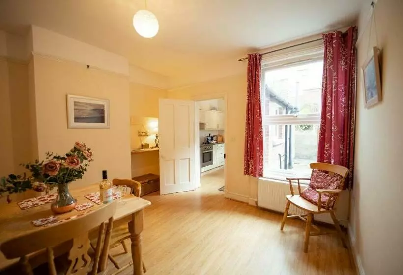 Buckenham Cottage
