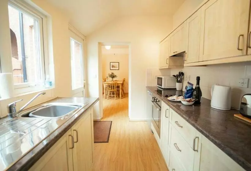 Buckenham Cottage