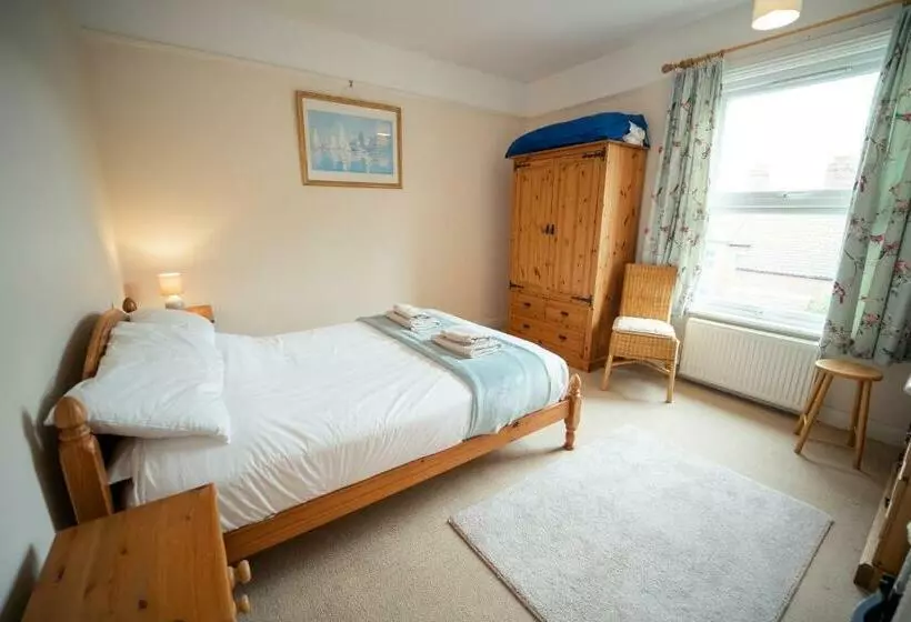 Buckenham Cottage