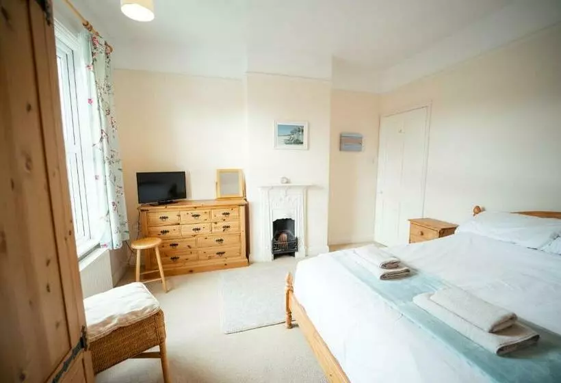Buckenham Cottage