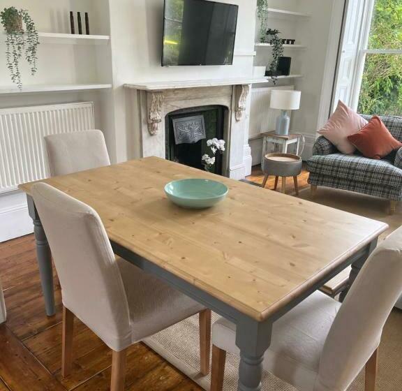 Elegant Bloomsbury Apartment In Tunbridge Wells