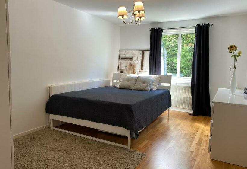 Fin Lägenhet. Gångavstånd Till Strömstads Centrum