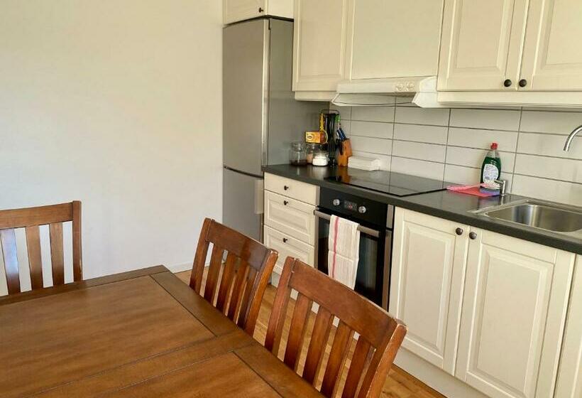 Fin Lägenhet. Gångavstånd Till Strömstads Centrum