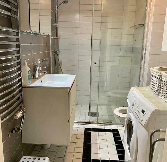 Fin Lägenhet. Gångavstånd Till Strömstads Centrum