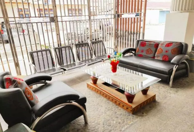 Hotelli Reddoorz Syariah Near Pasar Aur Kuning