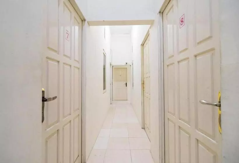 Hotelli Reddoorz Syariah Near Pasar Aur Kuning
