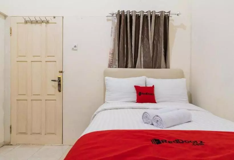 Hotelli Reddoorz Syariah Near Pasar Aur Kuning