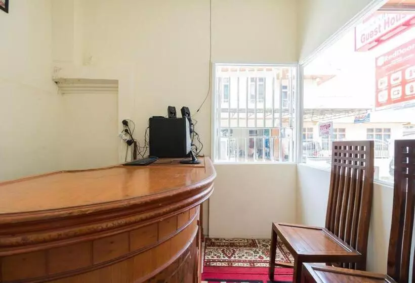 Hotelli Reddoorz Syariah Near Pasar Aur Kuning