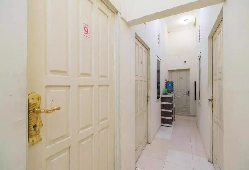 Hotelli Reddoorz Syariah Near Pasar Aur Kuning