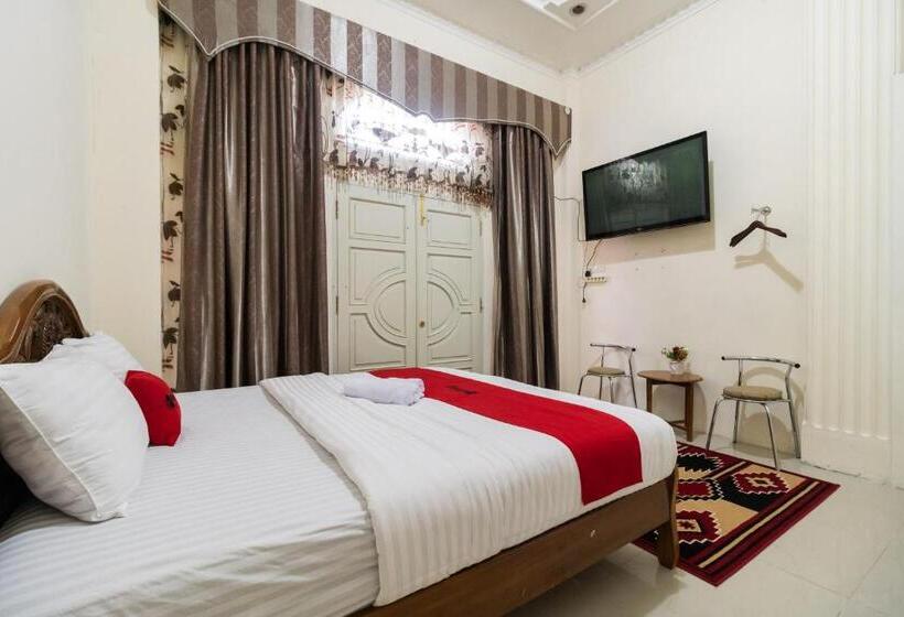 فندق Reddoorz Syariah Near Pasar Aur Kuning