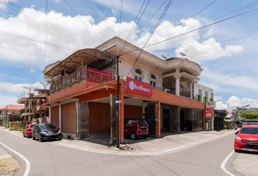 Hotelli Reddoorz Syariah Near Pasar Aur Kuning