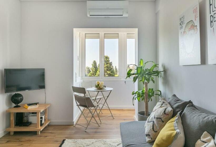 Spacious Apt Campo D Ourique With Ac
