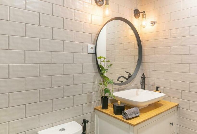 Spacious Apt Campo D Ourique With Ac