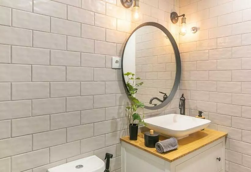 Spacious Apt Campo D Ourique With Ac