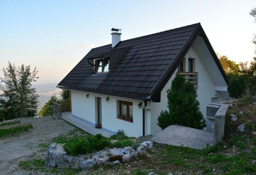 Hiša V Mesečini   Moonlight House