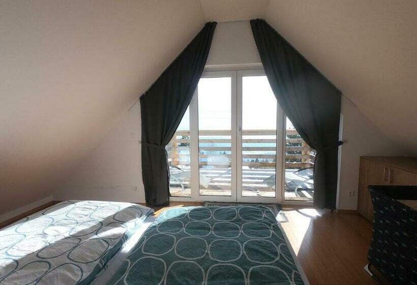 Hiša V Mesečini   Moonlight House