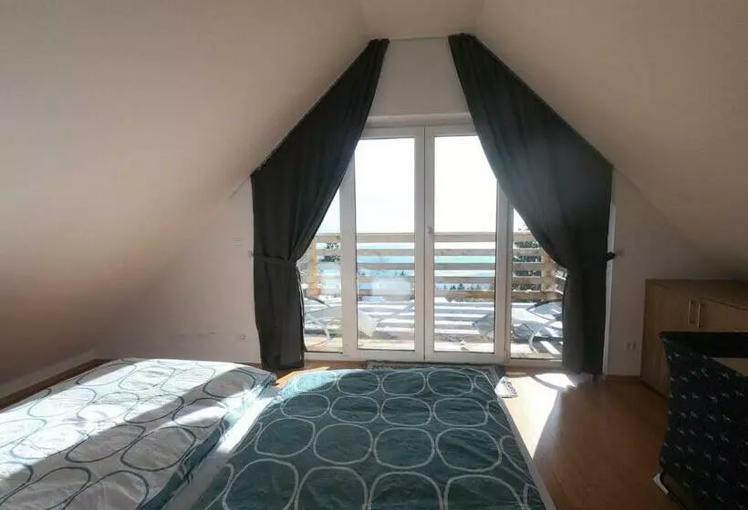 Hiša V Mesečini   Moonlight House