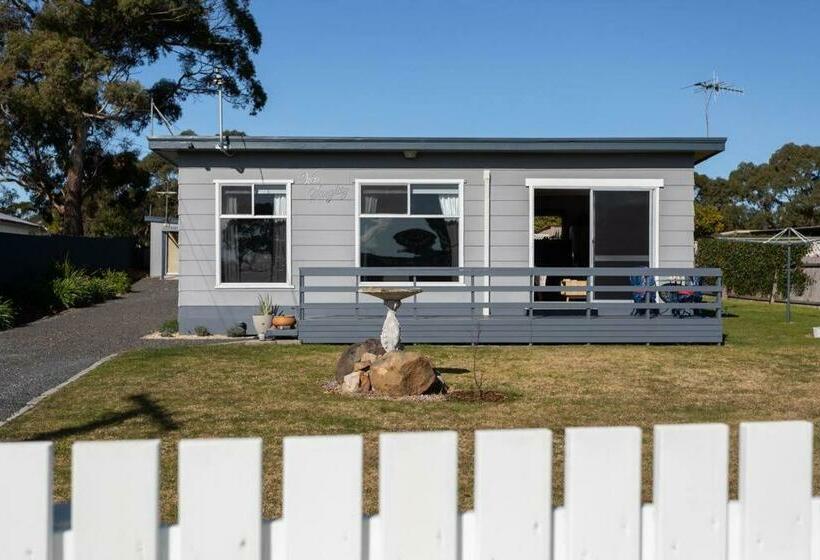 Von Stieglitz Cottage   Cheerful Coastal Authentic