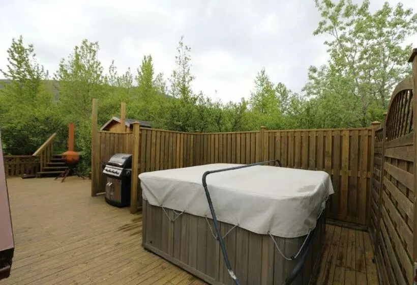 Cozy Cottage In Icelandic Nature With Hot Tub