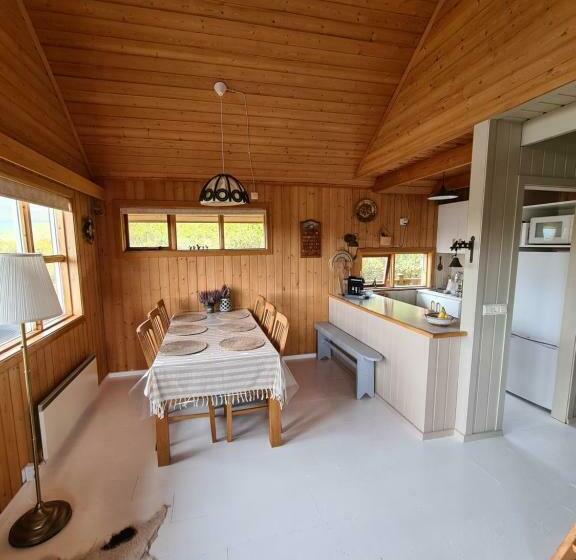 Cozy Cottage In Icelandic Nature With Hot Tub